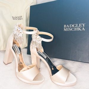 NIB Badgley Mischka Satin Nude Block Heels